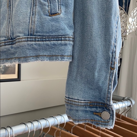 🛑 SOLD- Universal Thread • Basic Denim jacket - Picture 2 of 7